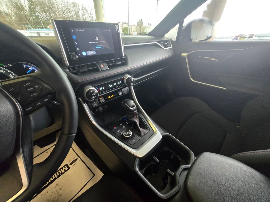 Used 2024 Toyota RAV4 SE image 18