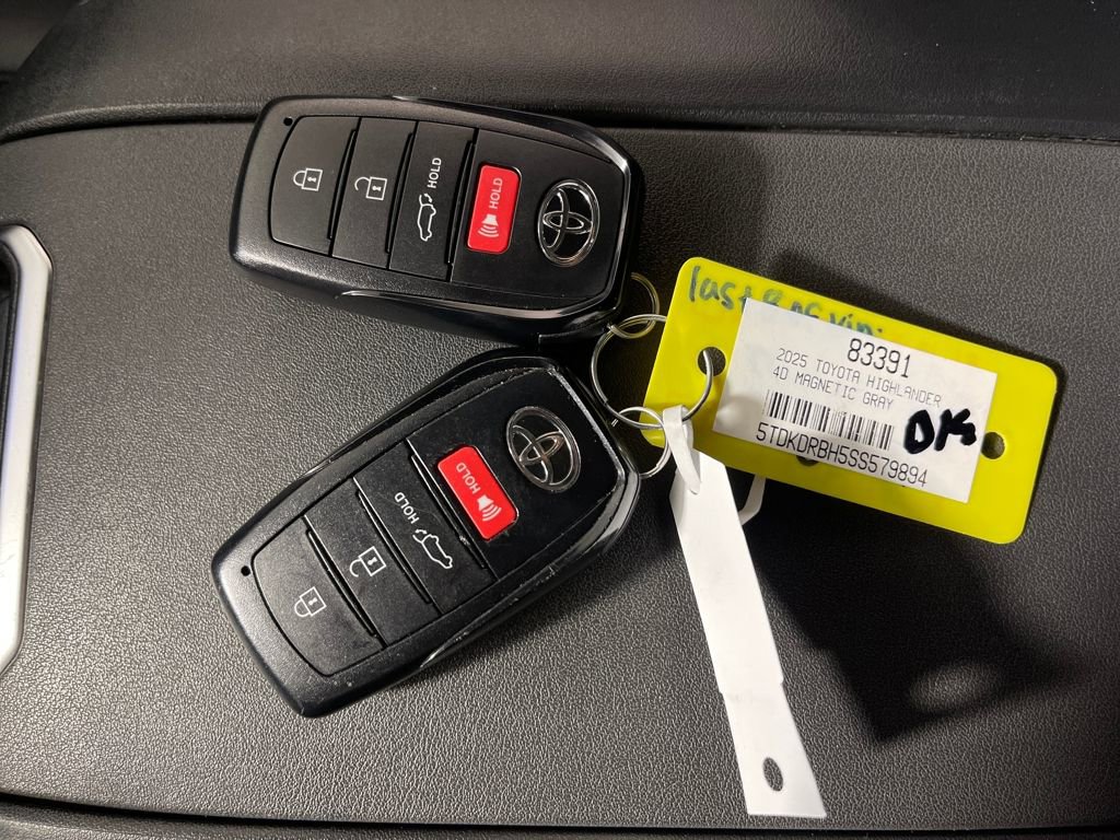 Certified 2025 Toyota Highlander XSE image 24