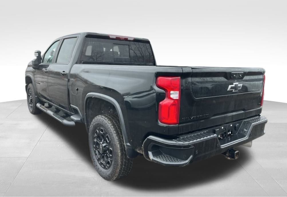 Used 2024 Chevrolet Silverado 2500 LT w/ Midnight Edition image 7