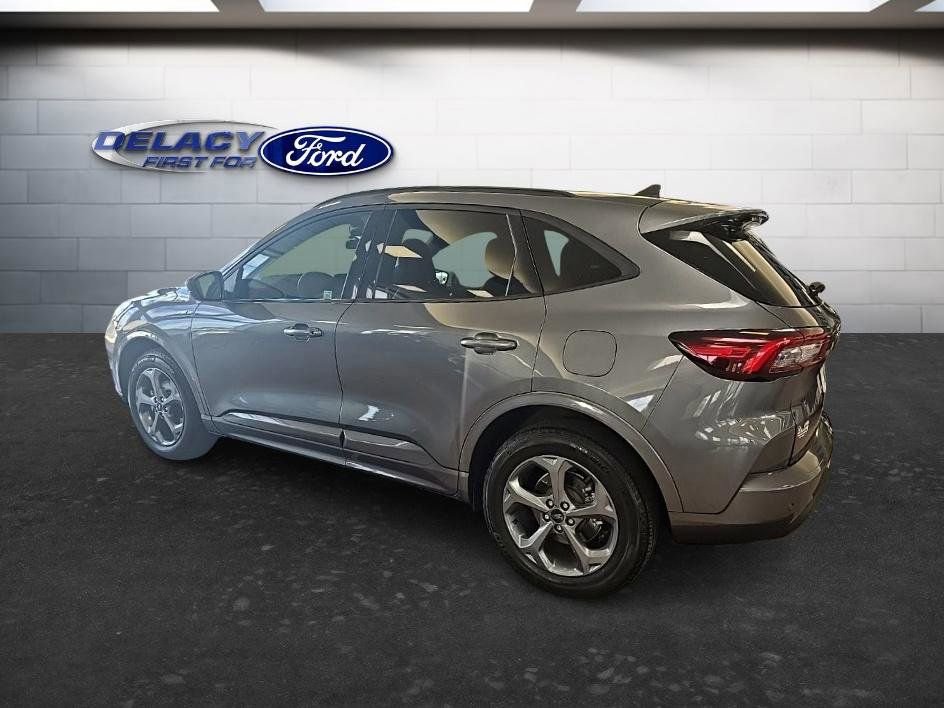 Used 2023 Ford Escape ST-Line w/ Tech Pack #1 AWD/4WD image 3