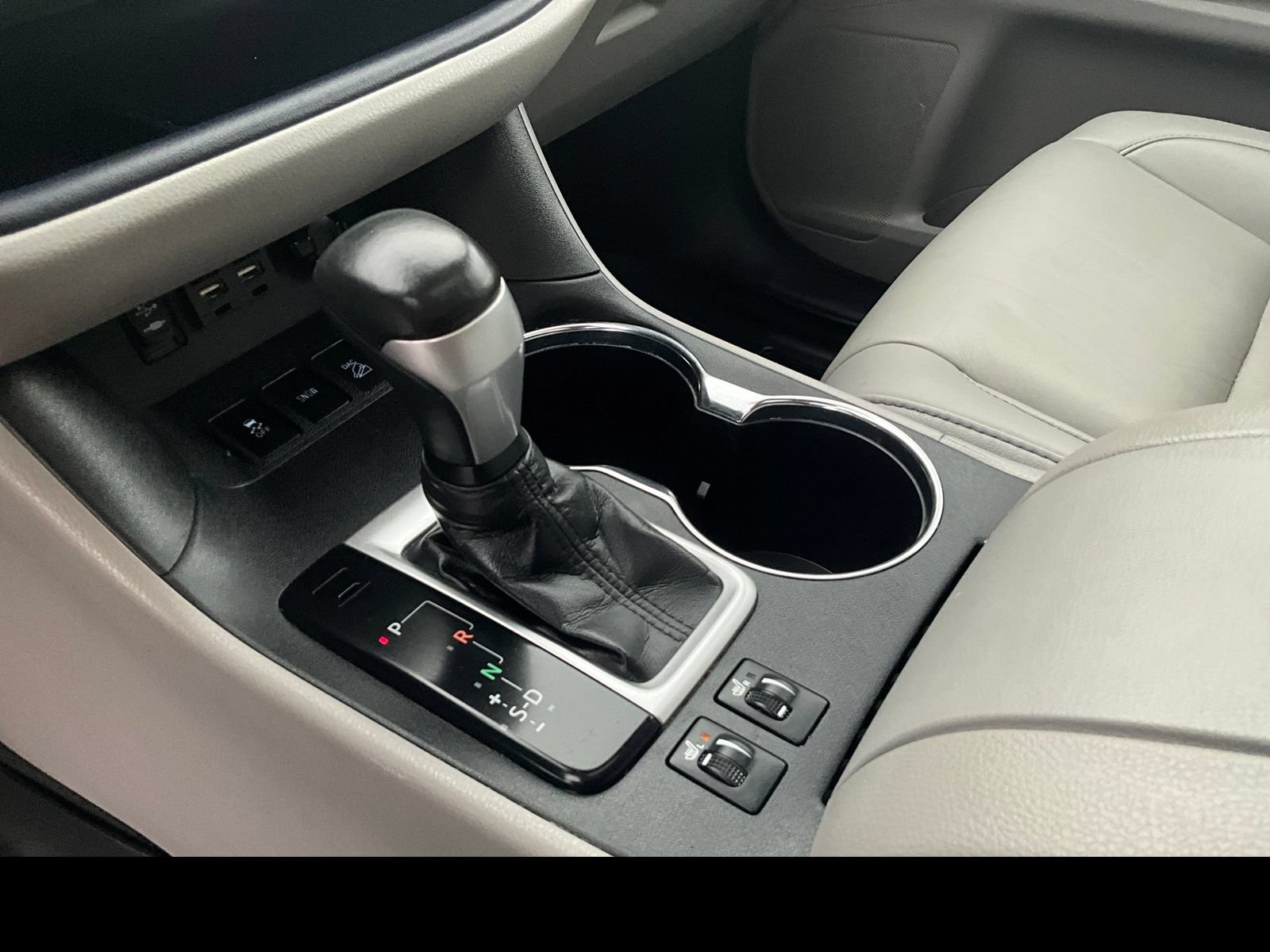 Used 2019 Toyota Highlander XLE AWD/4WD image 27