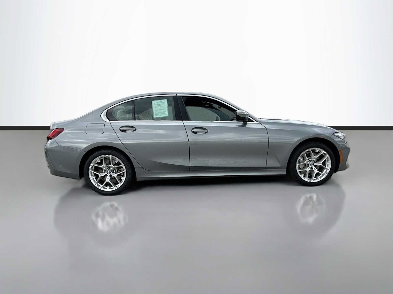 Used 2025 BMW 330i xDrive Sedan w/ Premium Package AWD/4WD image 7