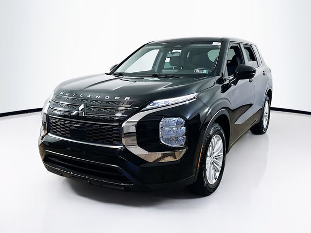 Used 2023 Mitsubishi Outlander ES AWD/4WD image 3