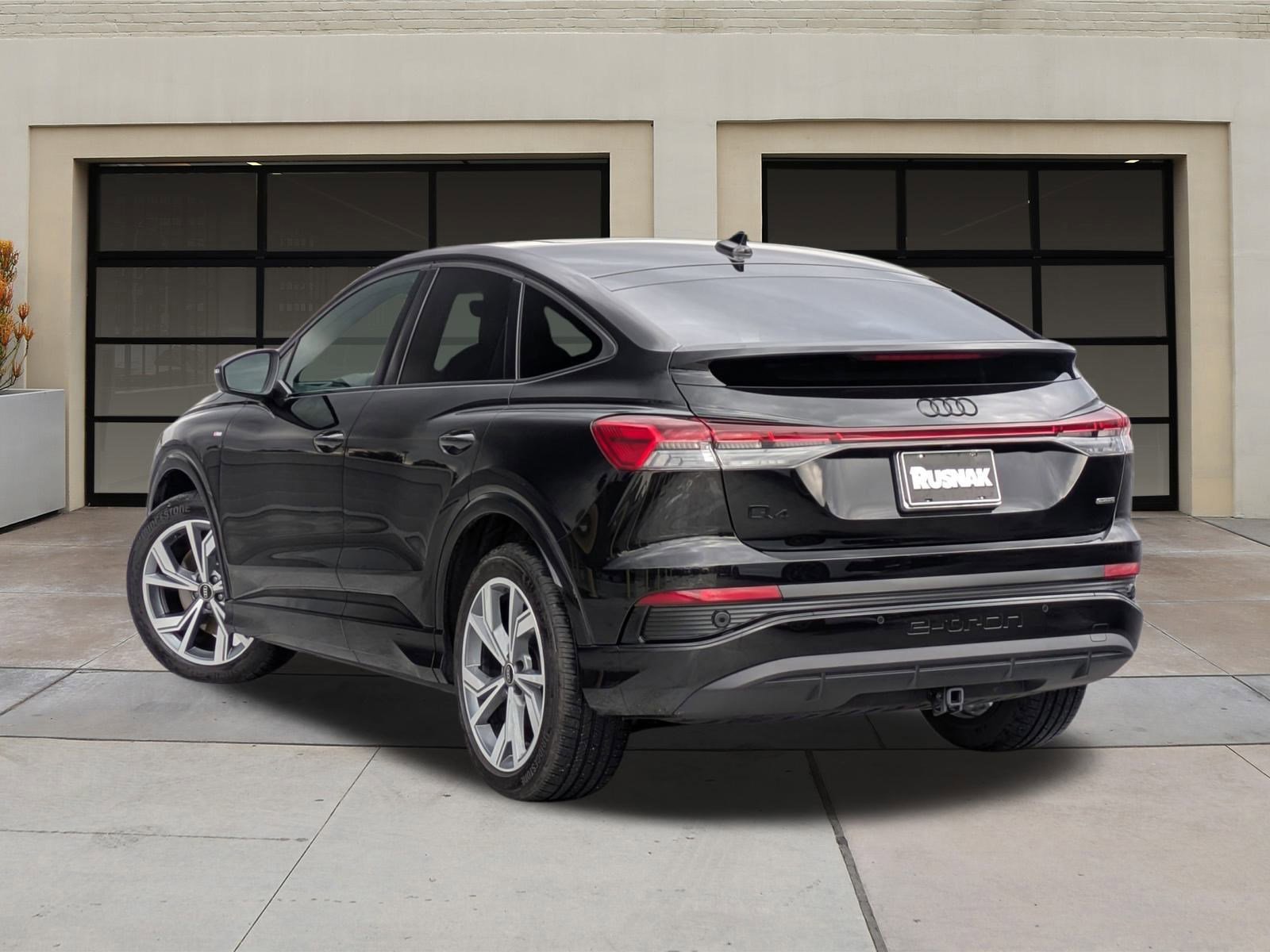 Used 2025 Audi Q4 e-tron Premium Plus w/ Premium Plus image 2