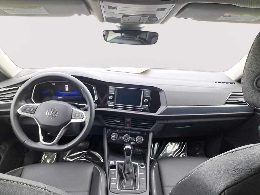 Used 2024 Volkswagen Jetta SE image 19