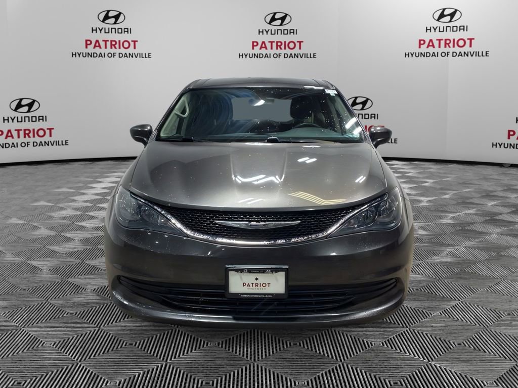 Used 2017 Chrysler Pacifica LX image 3