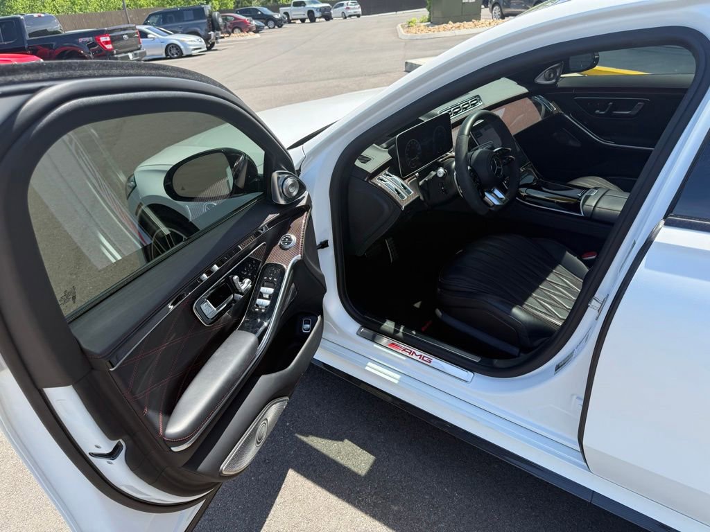 Used 2024 Mercedes-Benz S 63 AMG S w/ Carbon Fiber Exterior Package image 22