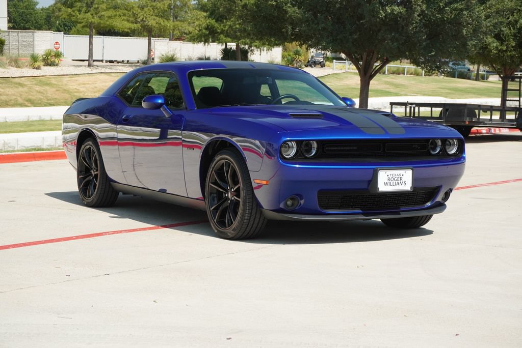 Used 2018 Dodge Challenger R/T w/ Driver Convenience Group RWD image 7