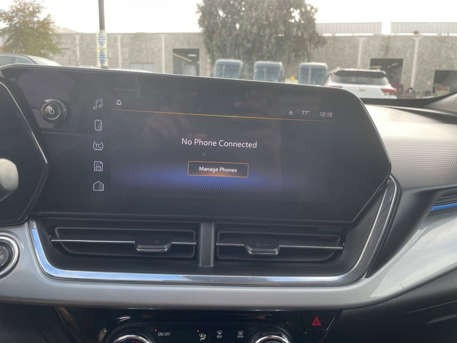 Used 2025 Chevrolet Trax LT w/ LT Convenience Package image 21