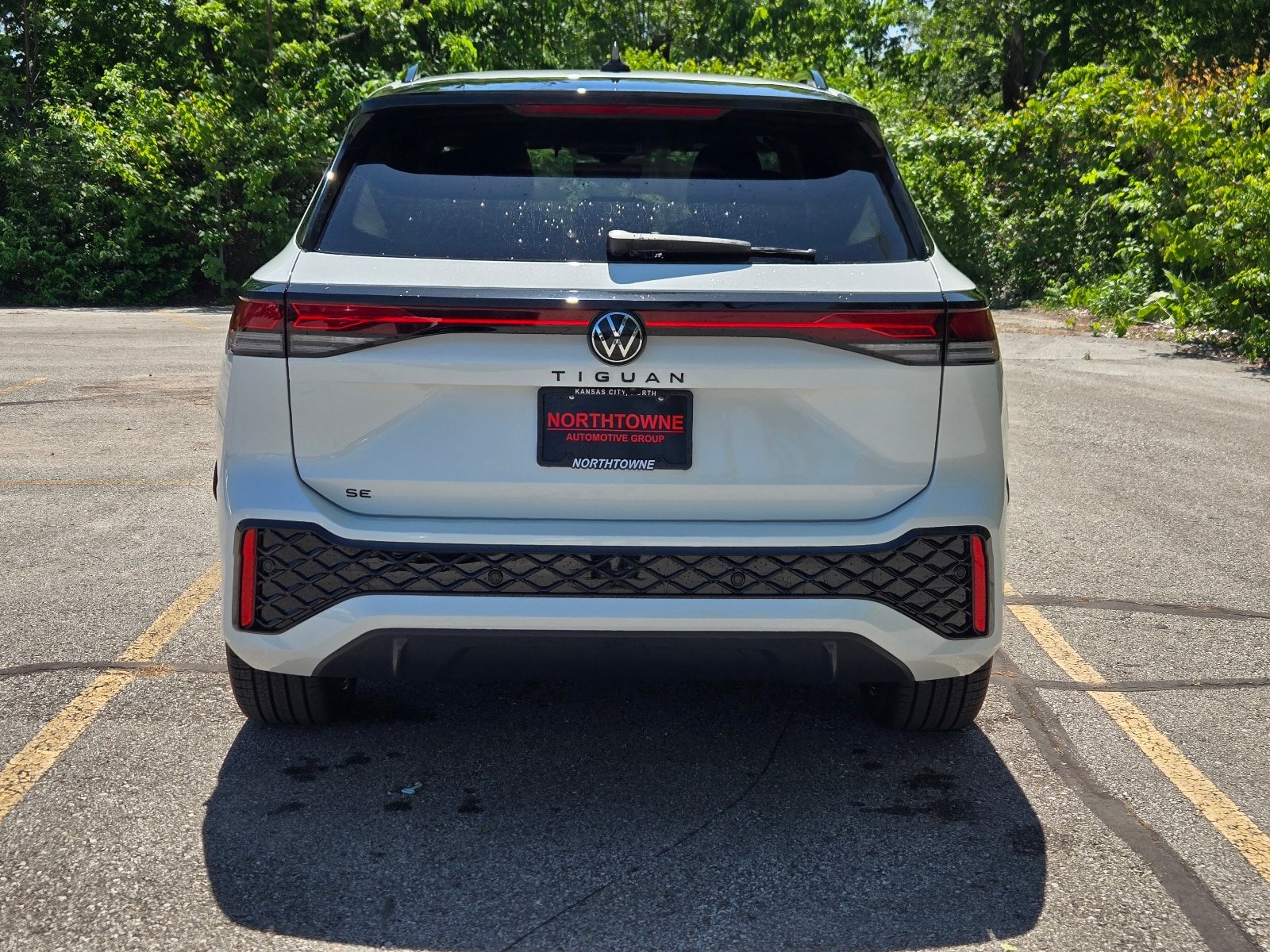 New 2026 Volkswagen Tiguan SE R-Line FWD image 4