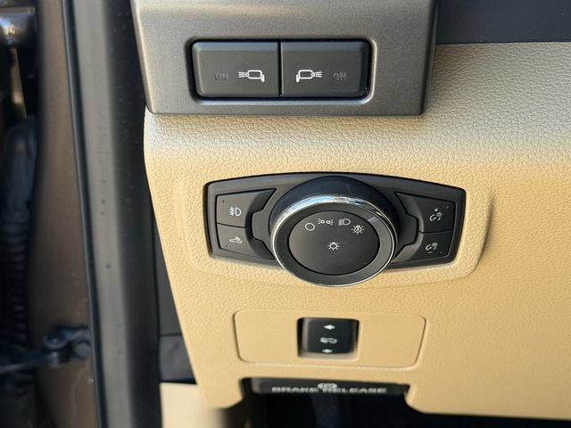 Used 2017 Ford F250 XLT w/ XLT Premium Package AWD/4WD image 26