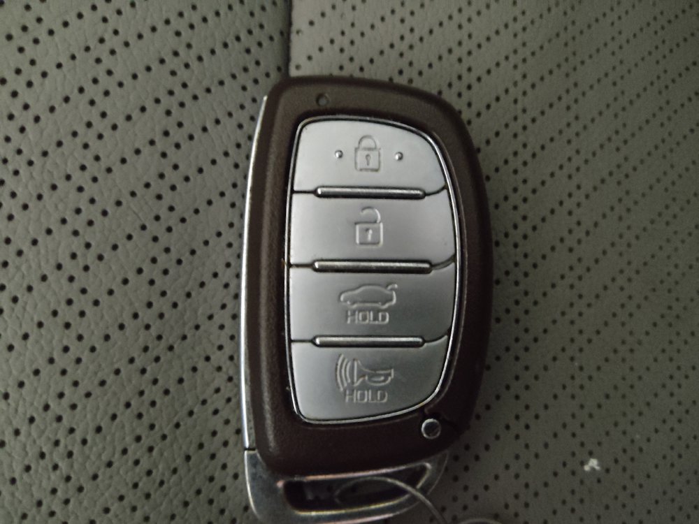 Used 2019 Hyundai Elantra Limited FWD image 32