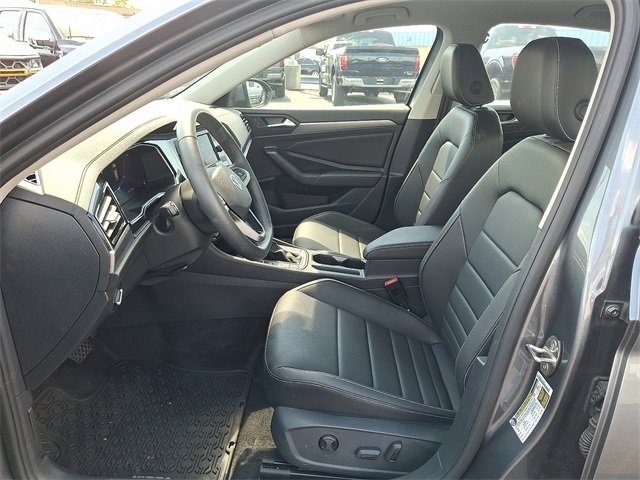 Used 2024 Volkswagen Jetta SE image 13