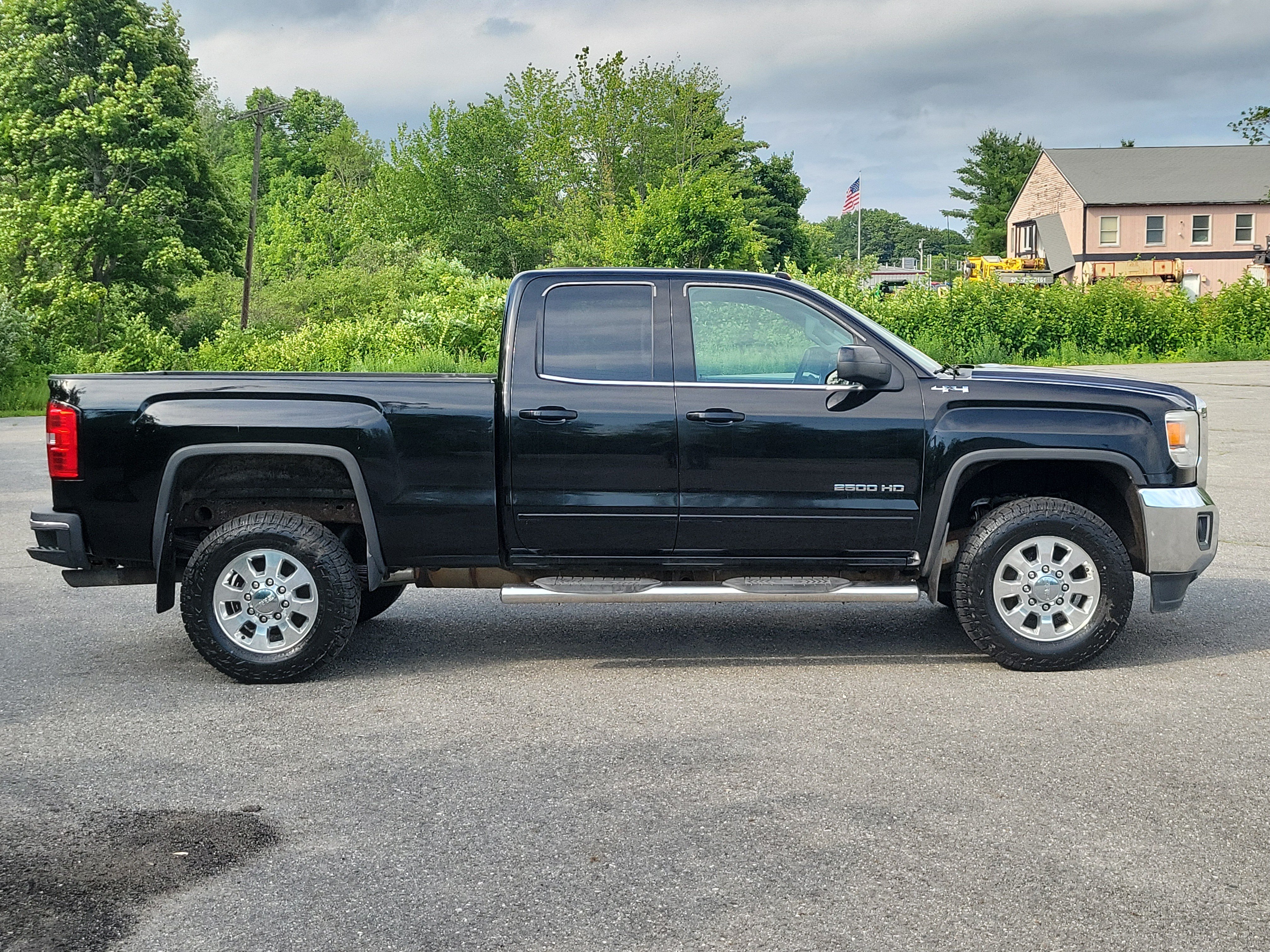Used 2015 GMC Sierra 2500 SLE w/ SLE Preferred Package AWD/4WD image 4