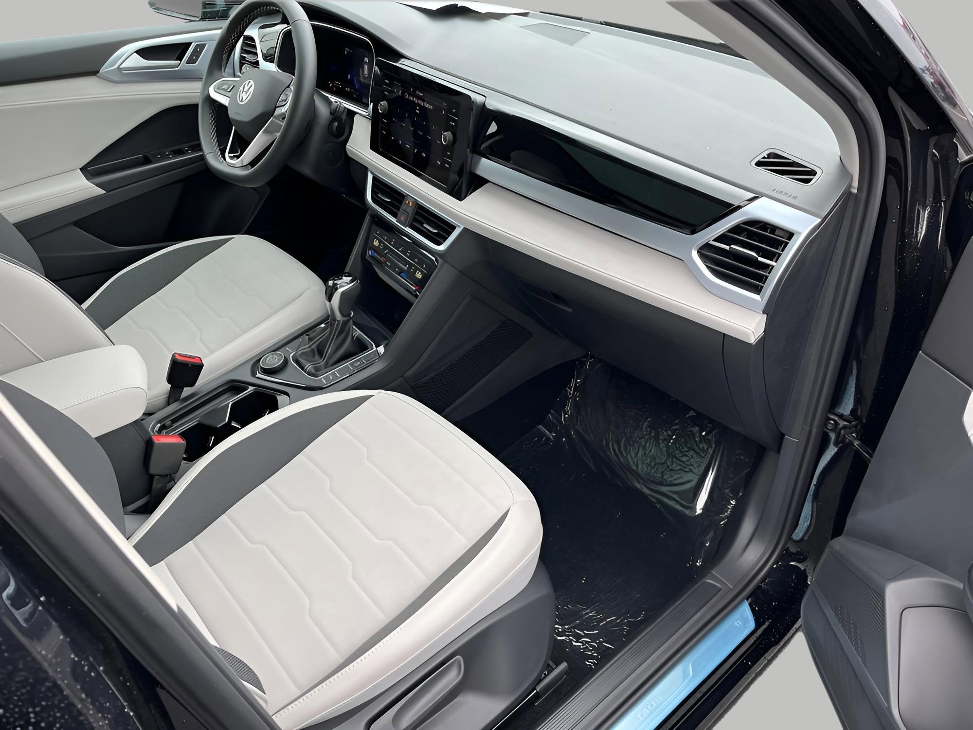 New 2025 Volkswagen Taos SE image 10