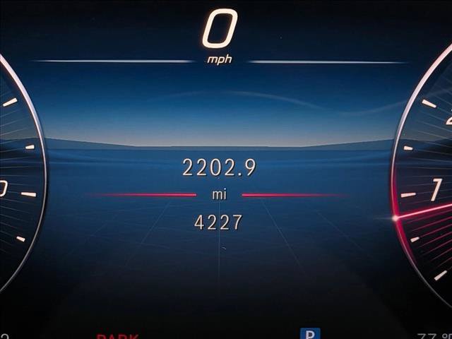 Used 2025 Mercedes-Benz GLC 300 image 11