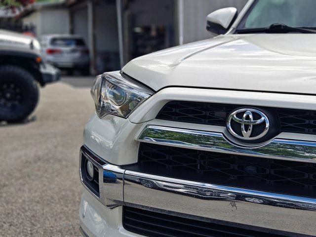 Used 2017 Toyota 4Runner Limited AWD/4WD image 4