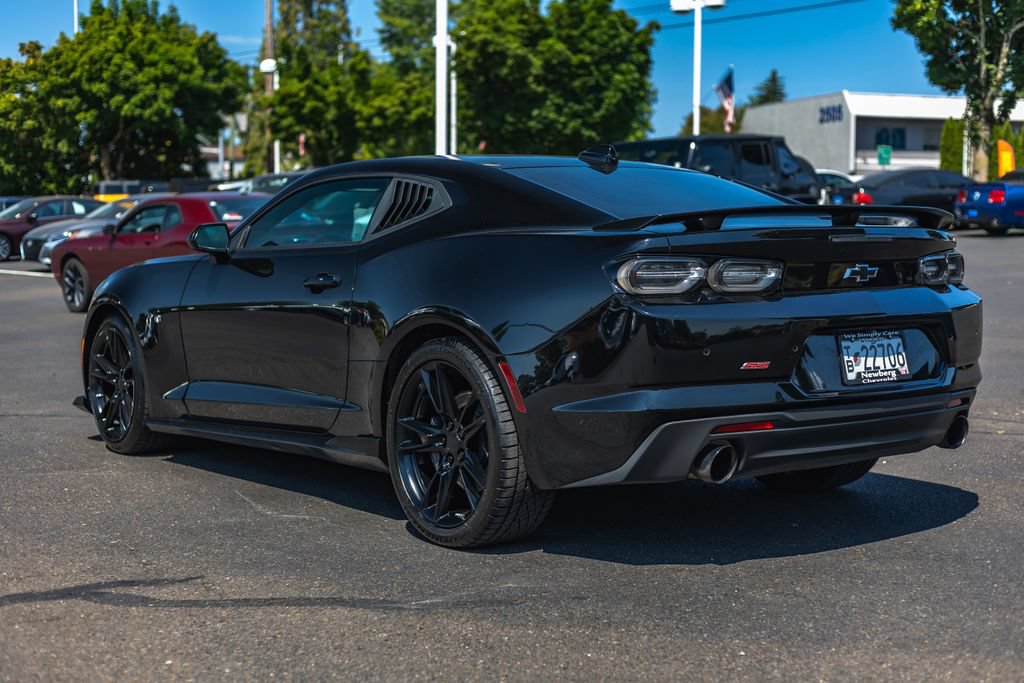 Used 2021 Chevrolet Camaro SS RWD image 9