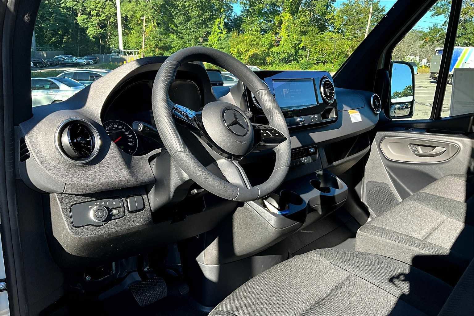 New 2025 Mercedes-Benz Sprinter 2500 image 9