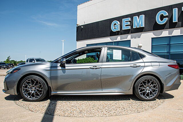 Used 2025 Toyota Camry XSE w/ Premium Plus Package AWD/4WD image 2