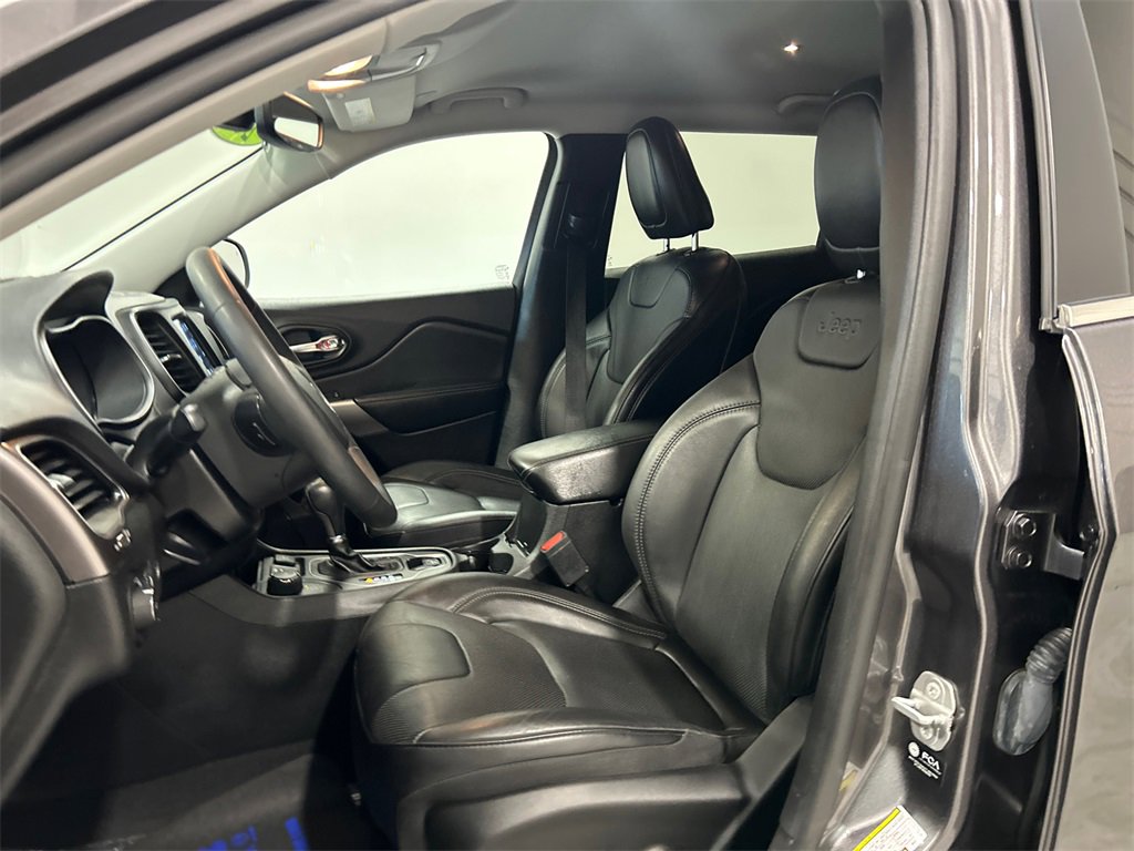 Used 2021 Jeep Cherokee Latitude Lux w/ Comfort/Convenience Group image 16