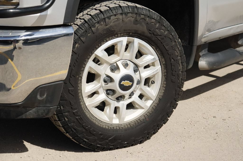 Used 2022 Chevrolet Silverado 2500 LT w/ Convenience Package AWD/4WD image 4
