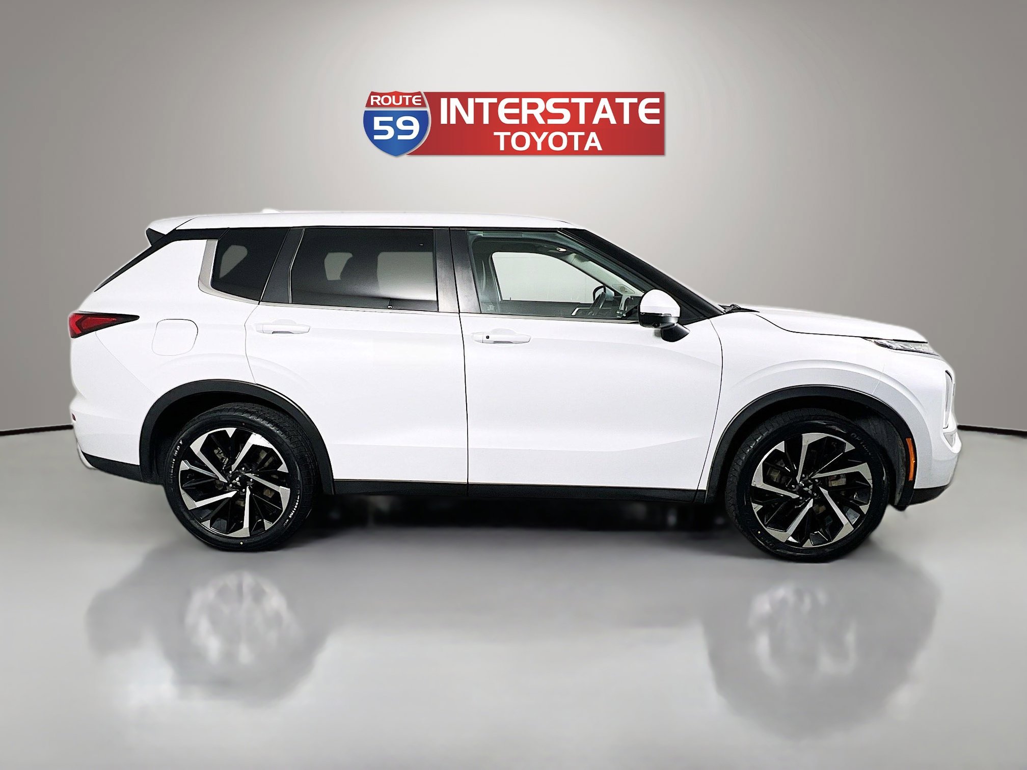 Used 2022 Mitsubishi Outlander SE image 8