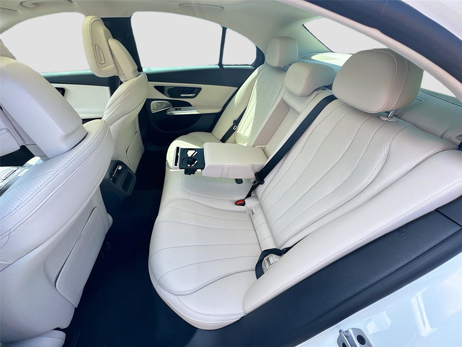 Used 2024 Mercedes-Benz E 350 4MATIC Sedan image 12