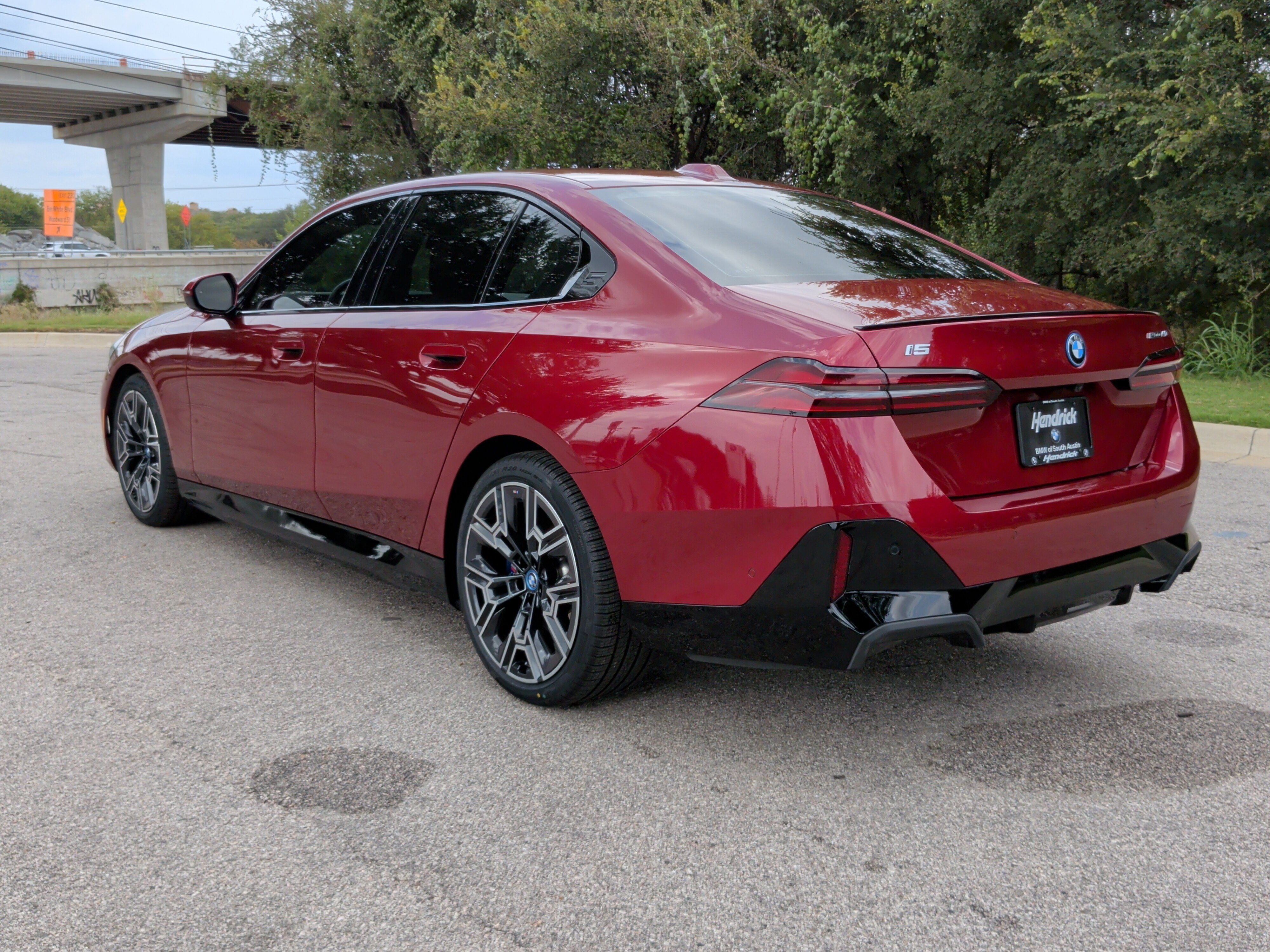 Used 2024 BMW i5 eDrive40i w/ M Sport Package RWD image 9