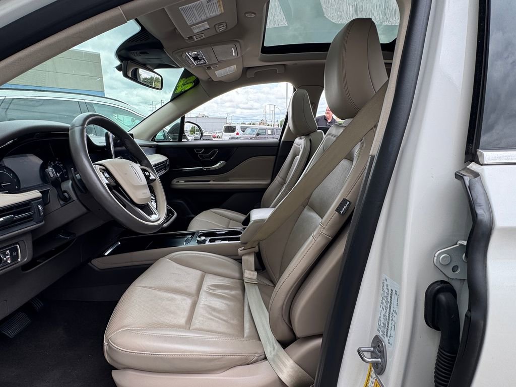 Used 2022 Lincoln Corsair AWD w/ Premium Package image 21