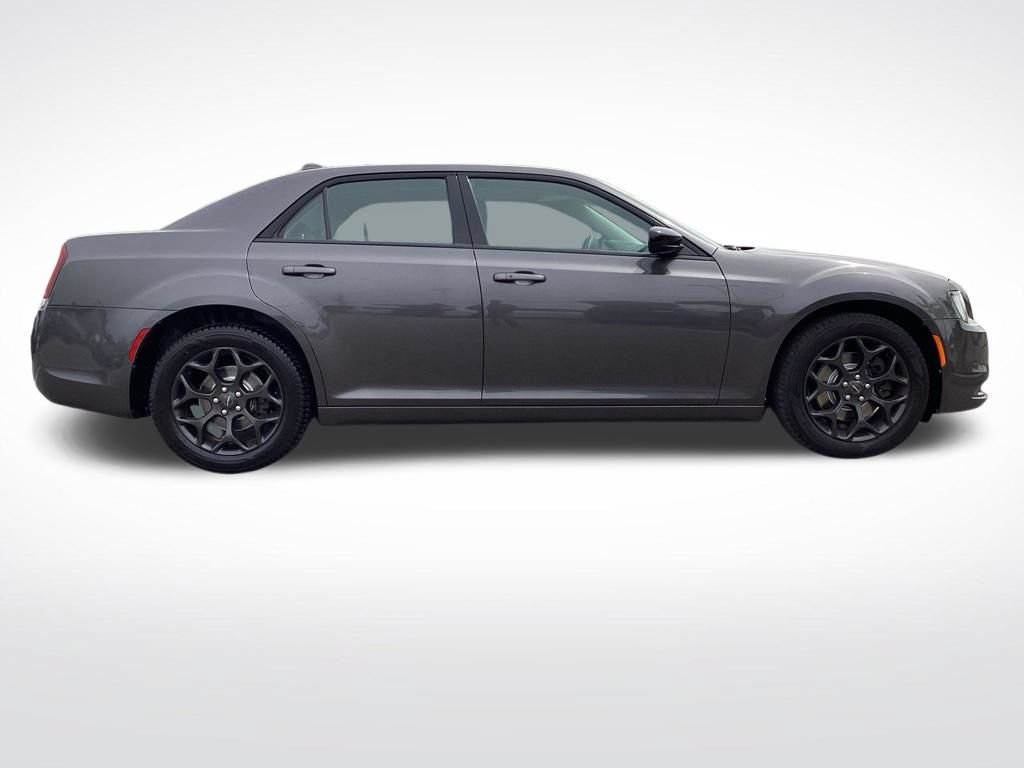 Used 2019 Chrysler 300 Touring w/ Sport Appearance Package AWD/4WD image 9