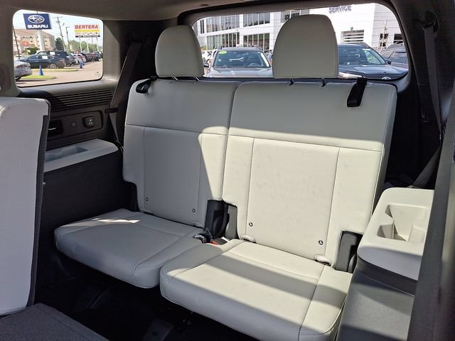 Used 2025 Hyundai Santa Fe Limited AWD/4WD image 10