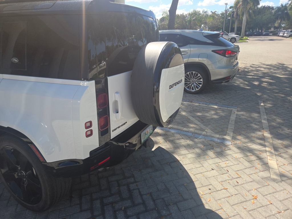 Used 2024 Land Rover Defender 110 X-Dynamic SE image 57