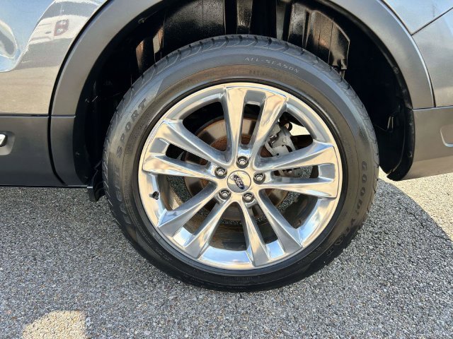 Certified 2019 Ford Explorer XLT w/ Equipment Group 202A FWD image 3
