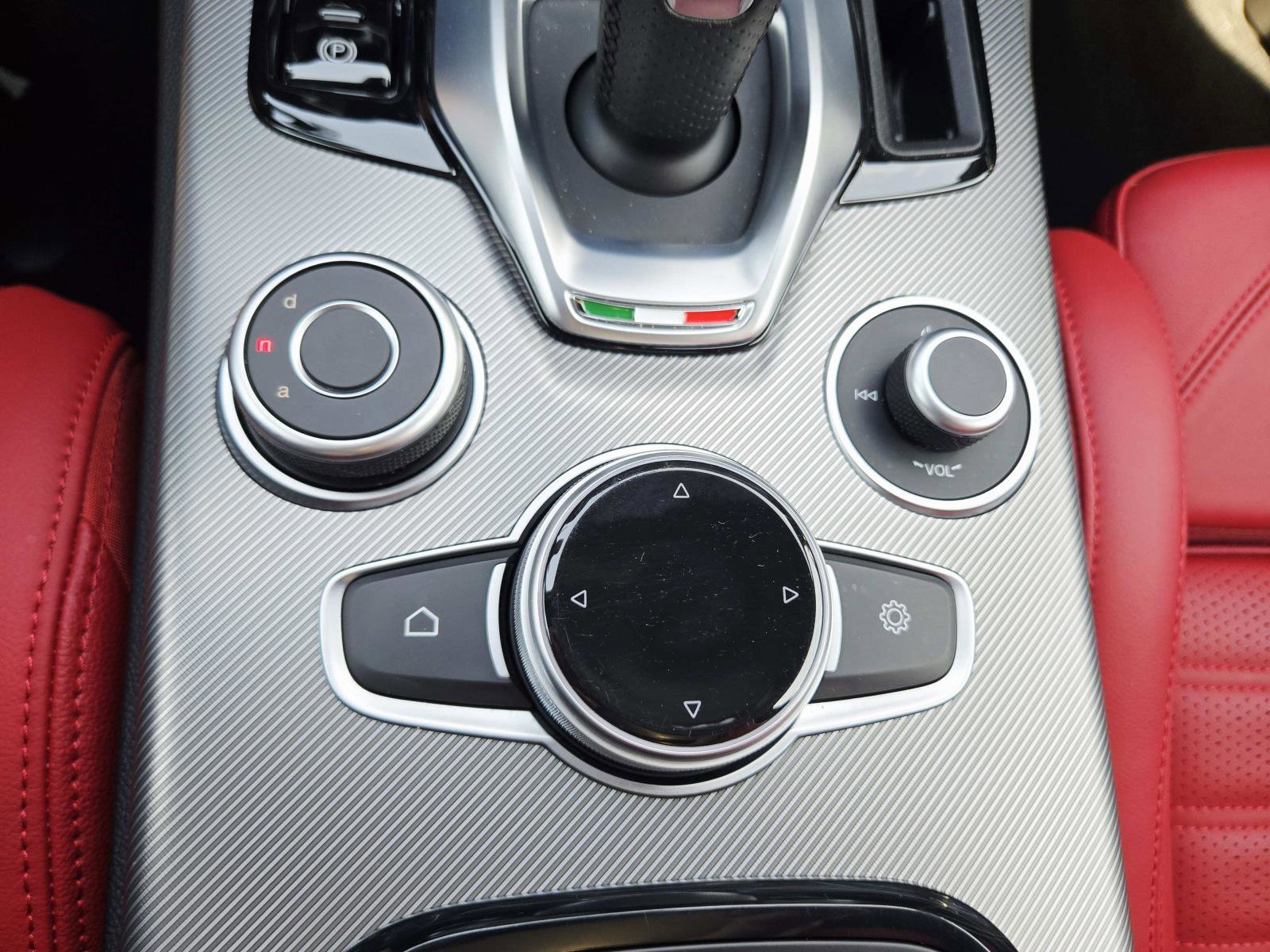 Used 2024 Alfa Romeo Stelvio Veloce image 33