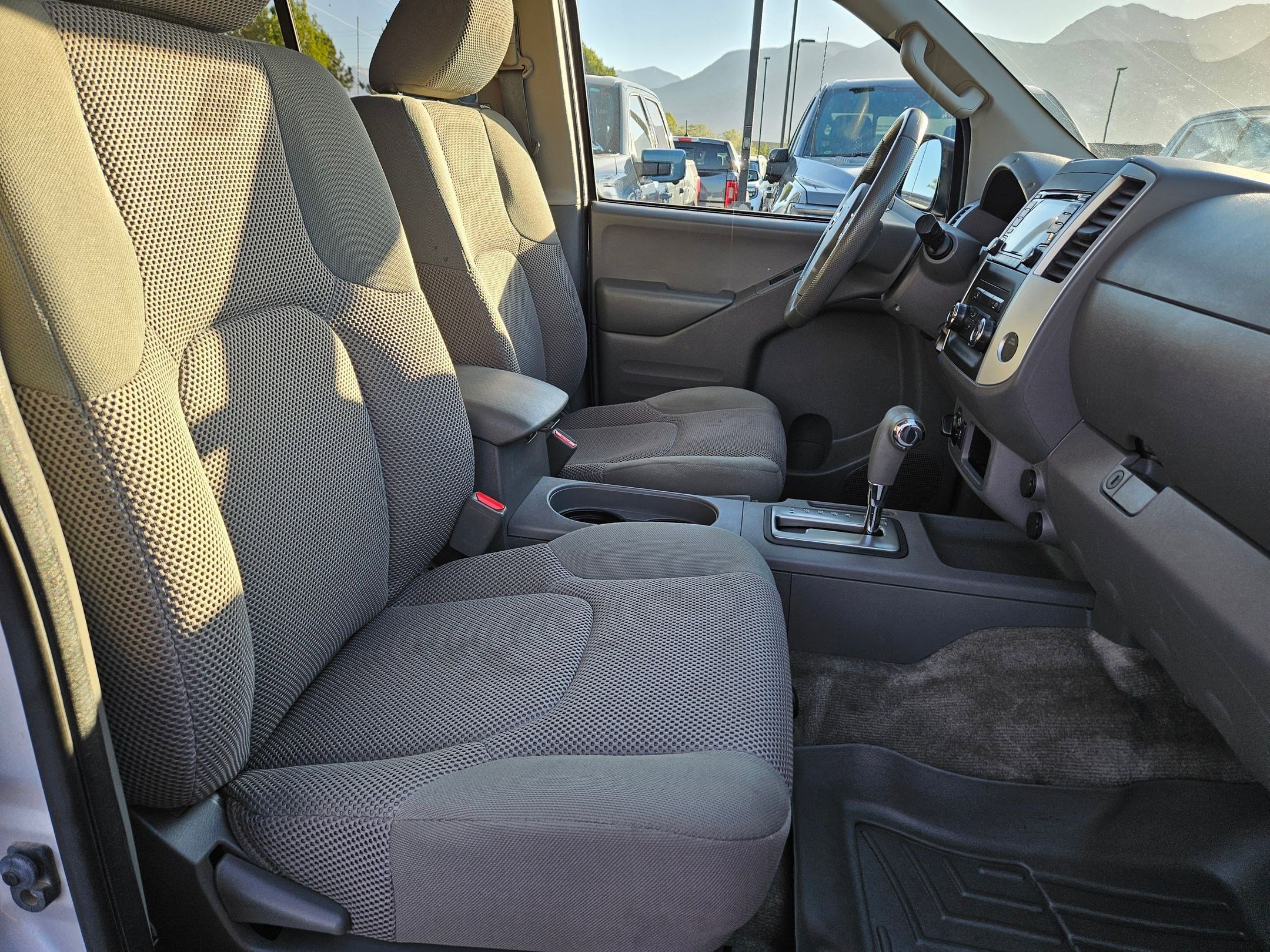 Used 2015 Nissan Frontier SV AWD/4WD image 56