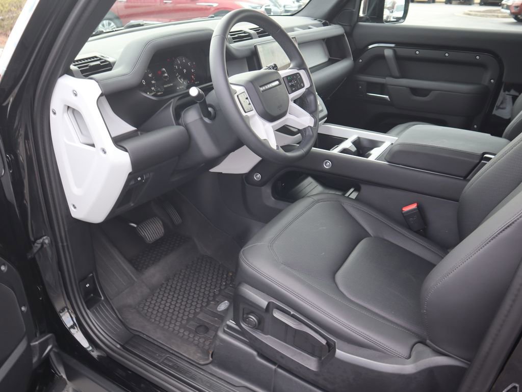 Used 2025 Land Rover Defender 90 S image 13