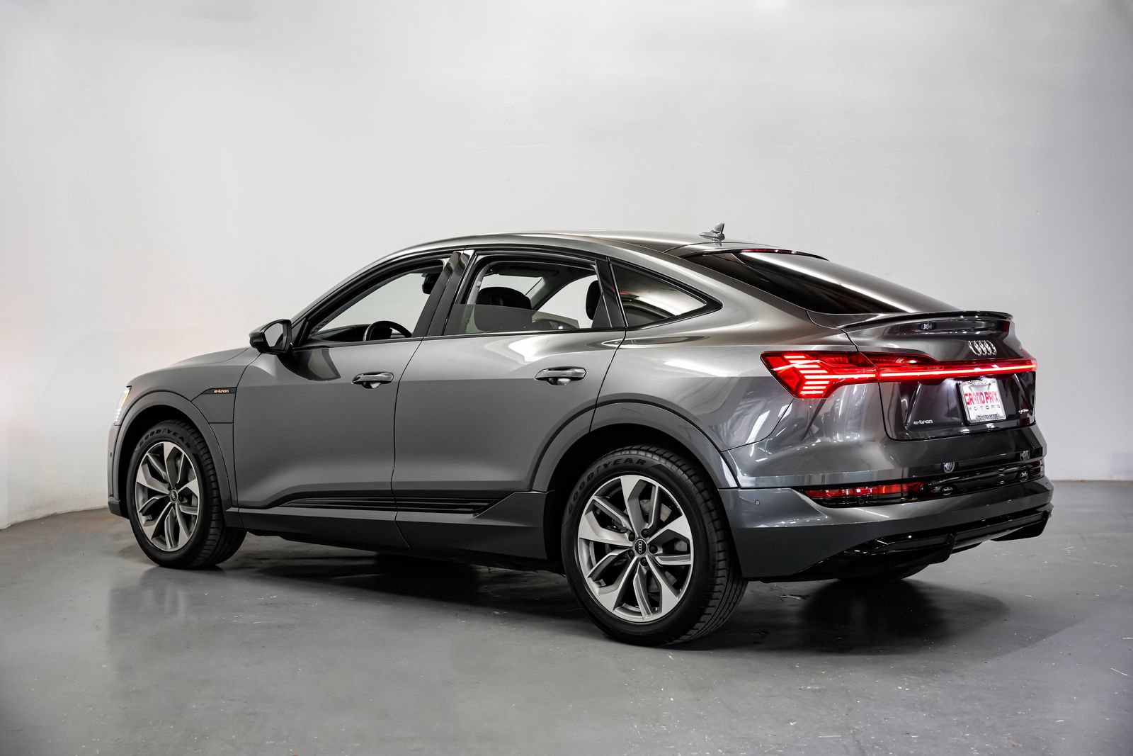 Used 2021 Audi e-tron Premium Plus w/ Premium Plus Package AWD/4WD image 8