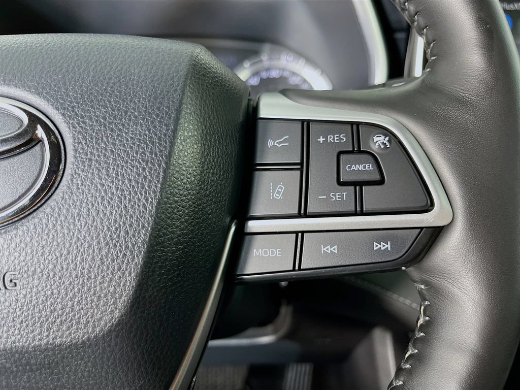 Used 2024 Toyota Highlander XSE AWD/4WD image 17
