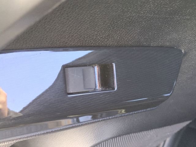 Used 2017 Toyota RAV4 SE image 27