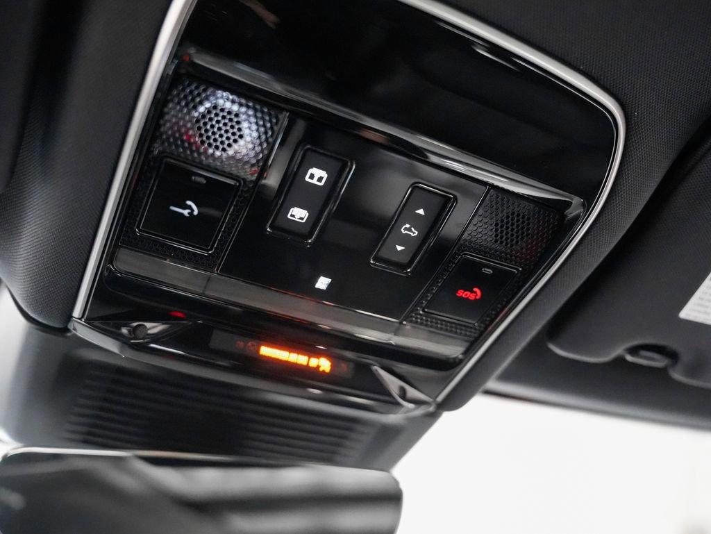 Used 2023 Land Rover Range Rover SE image 24