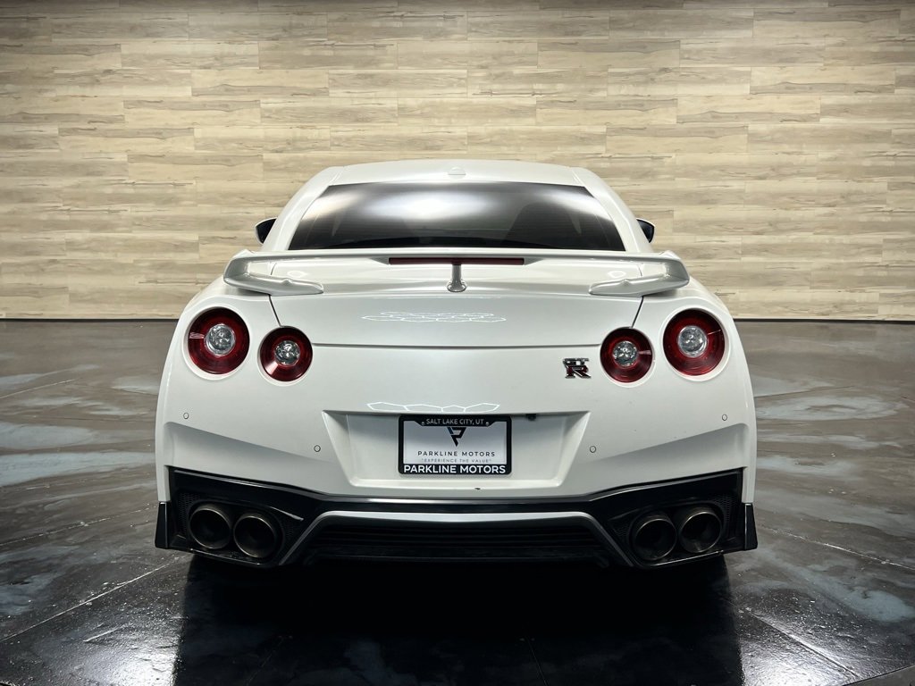 Used 2017 Nissan GT-R Premium image 18