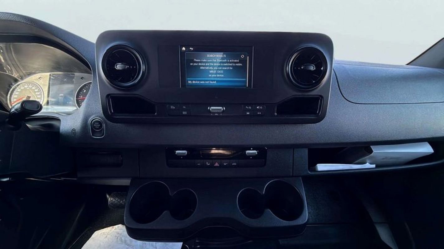 Used 2021 Freightliner Sprinter 2500 image 10