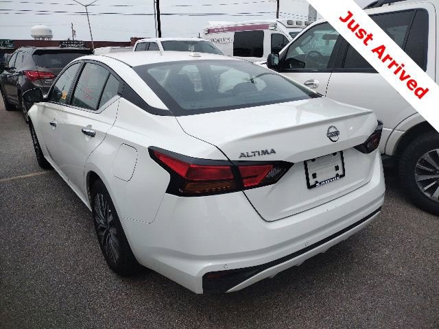 Used 2025 Nissan Altima 2.5 SV FWD image 11