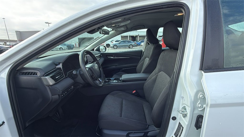 Used 2025 Toyota Camry LE image 12