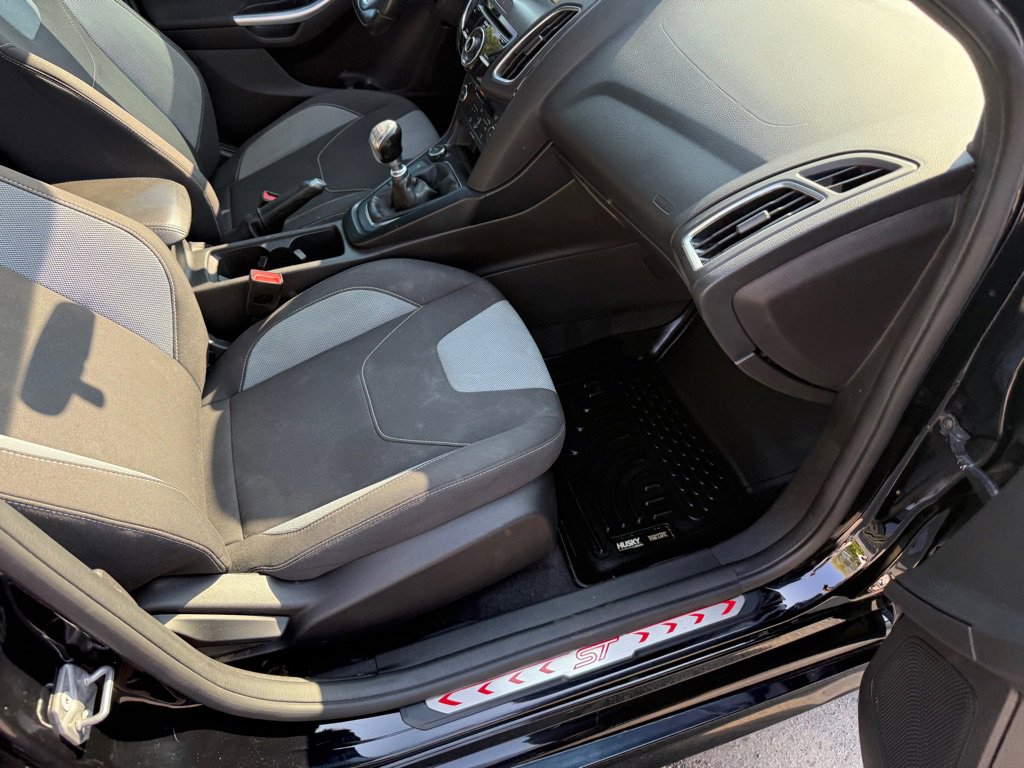 Used 2017 Ford Focus ST w/ Equipment Group 401A FWD image 65