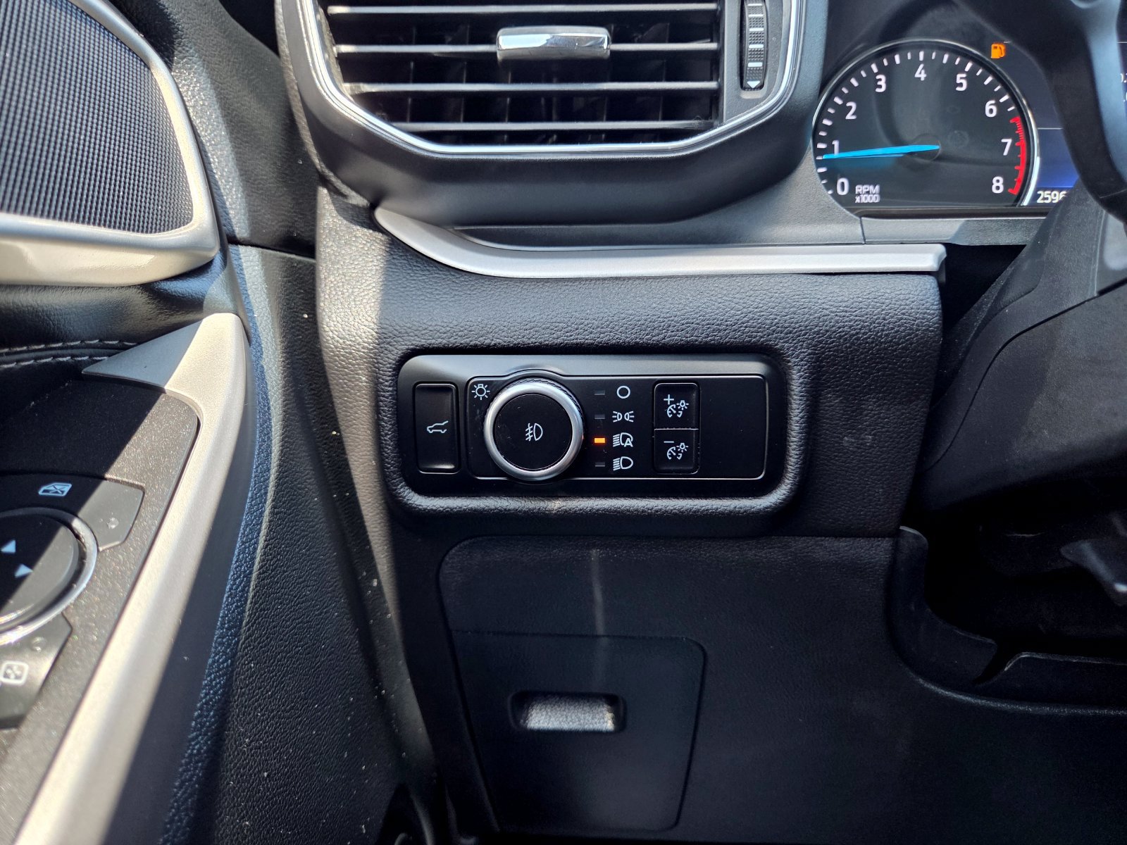 Used 2023 Ford Explorer XLT w/ Equipment Group 202A RWD image 40