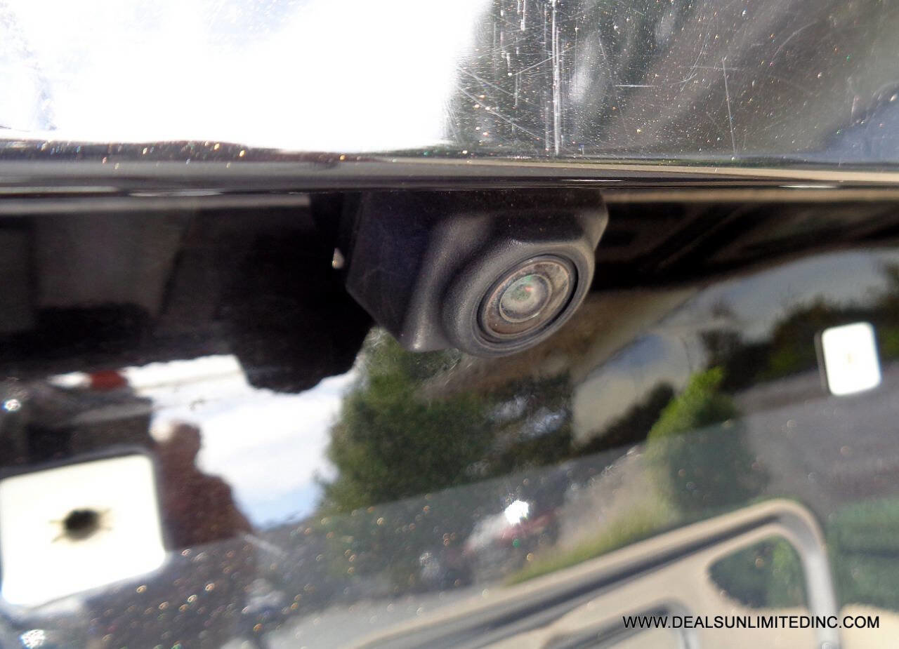 Used 2022 Chevrolet Malibu LT image 19