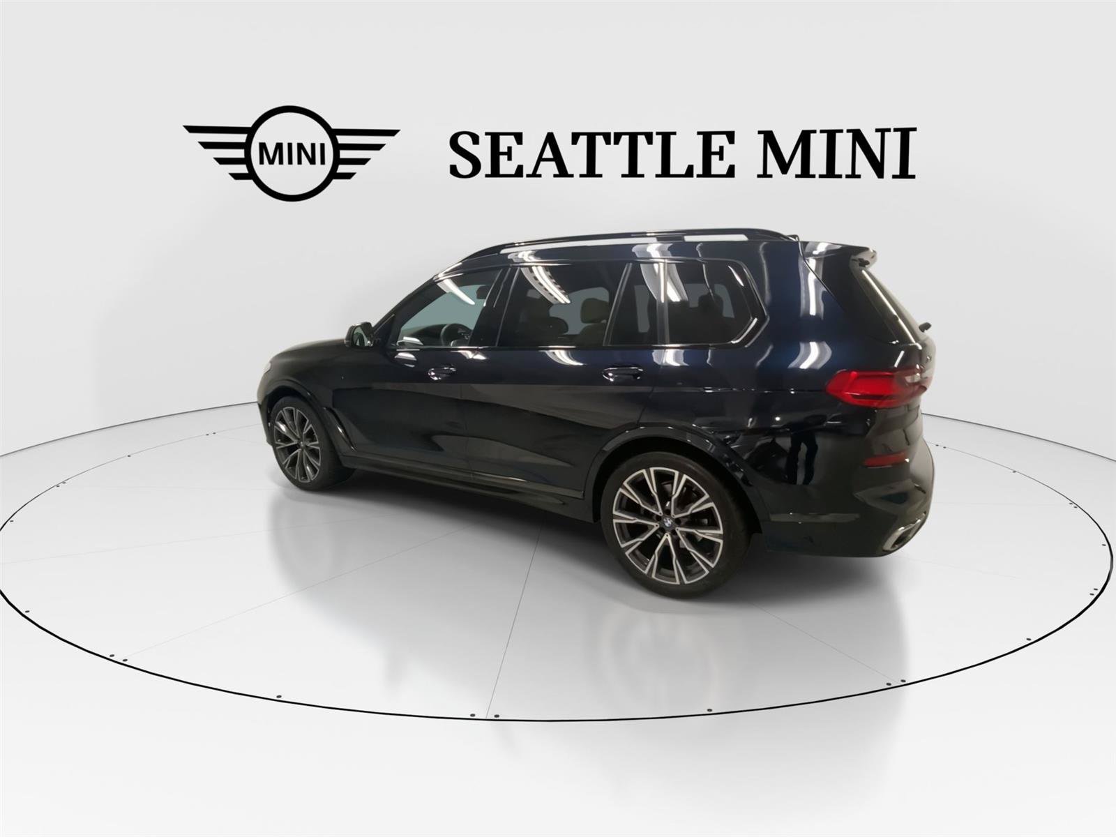 Used 2021 BMW X7 xDrive40i w/ M Sport Package AWD/4WD image 8