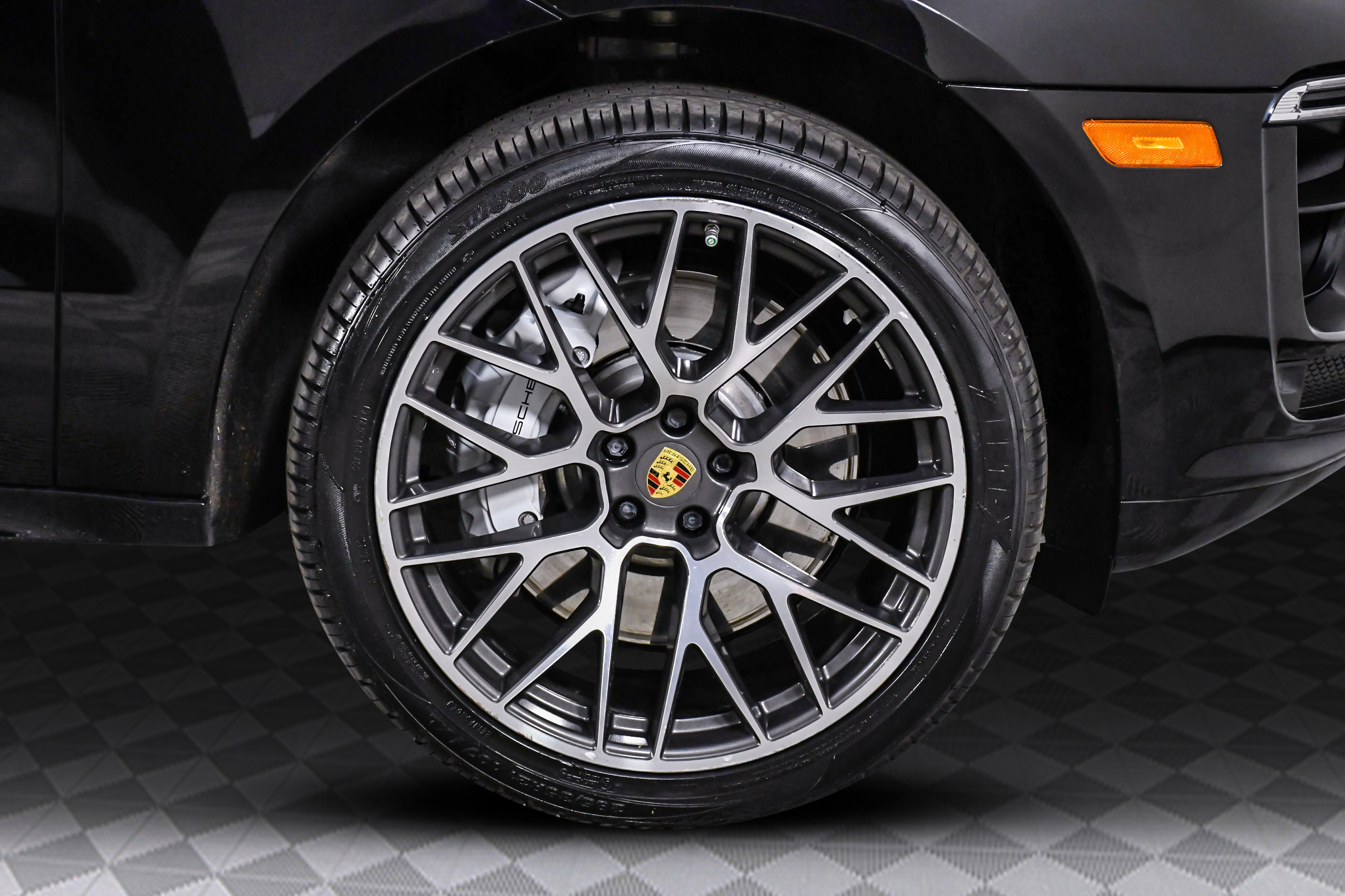 Used 2020 Porsche Macan Turbo image 35